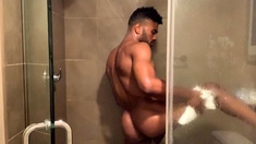 Straight amateur hunk surrenders to a gay touch