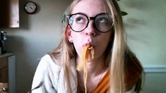 LucySpanks – Messy Food Porn Spaghetti Tits
